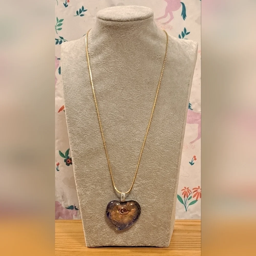 EUC Vintage Trifari Hand Blown Glass Heart Necklace Jewelry w/ Gold Tone Chain